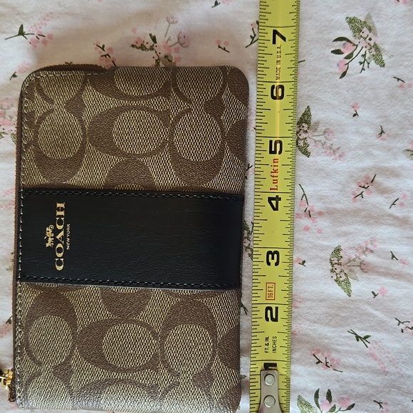 BRAND NEW coach wristlet - Picture 6 of 8